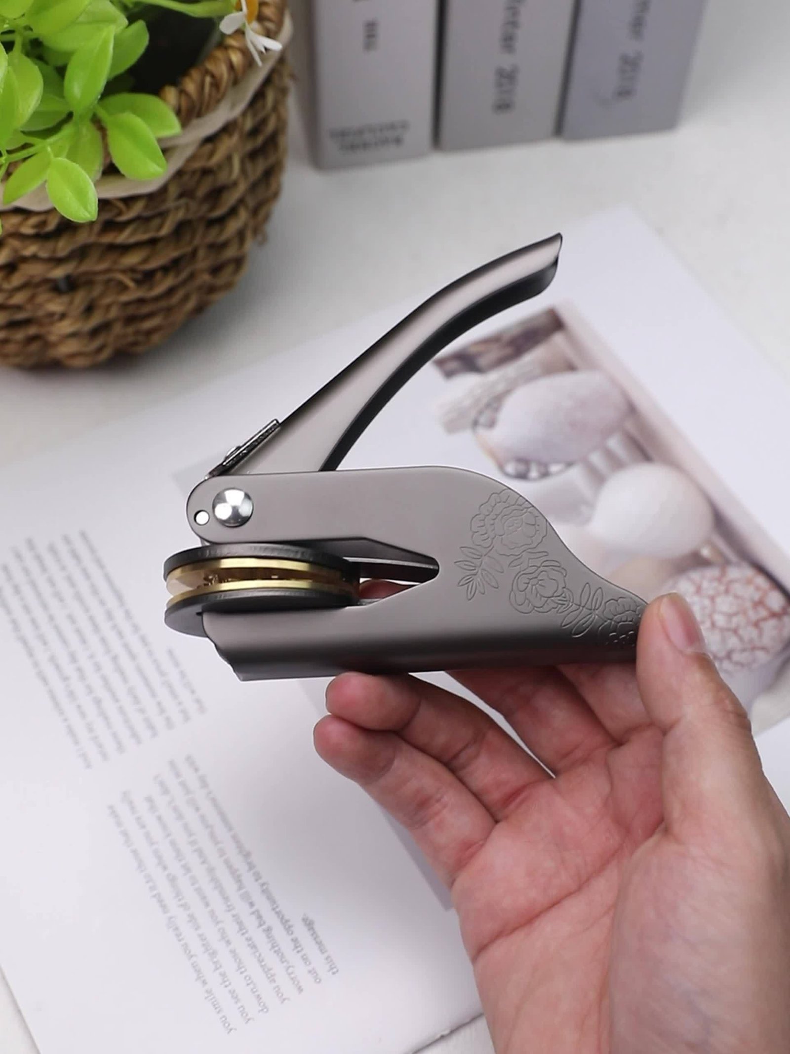 1pc Custom Pattern Embossed Stamp, Floral Letter Series in Black/Golden/Rose Golden Trio - Portable Embossing Tool for Party Invitations/Tissue Paper/Envelopes/Cards/Anniversary/Birthday/Holiday Gifts - ZMXL2 - Image 21