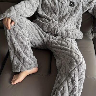 Men’s Plush Zip-Up Set with Pockets, Warm and Comfortable Loungewear, New Autumn/Winter Collection, Light Beige-Friendly and Quick-Drying, Perfect for Fall and Winter Seasons