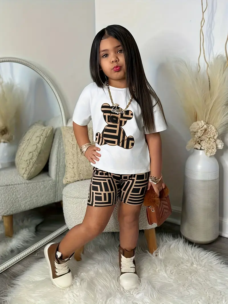 1-6 Years Girls' Casual Street Fashion Bear Pattern T-Shirt and Geometric Print Shorts 2pcs Set, Soft Polyester Medium Stretch Fabric for Spring/Summer